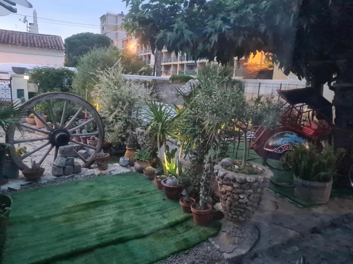 Site Paradis Rue Colibri Avignon Exterior photo